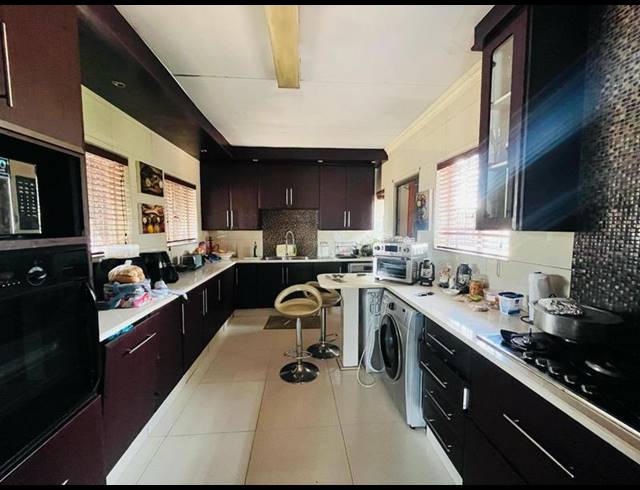 3 BEDROOM HOUSE FOR SALE IN CROYDON